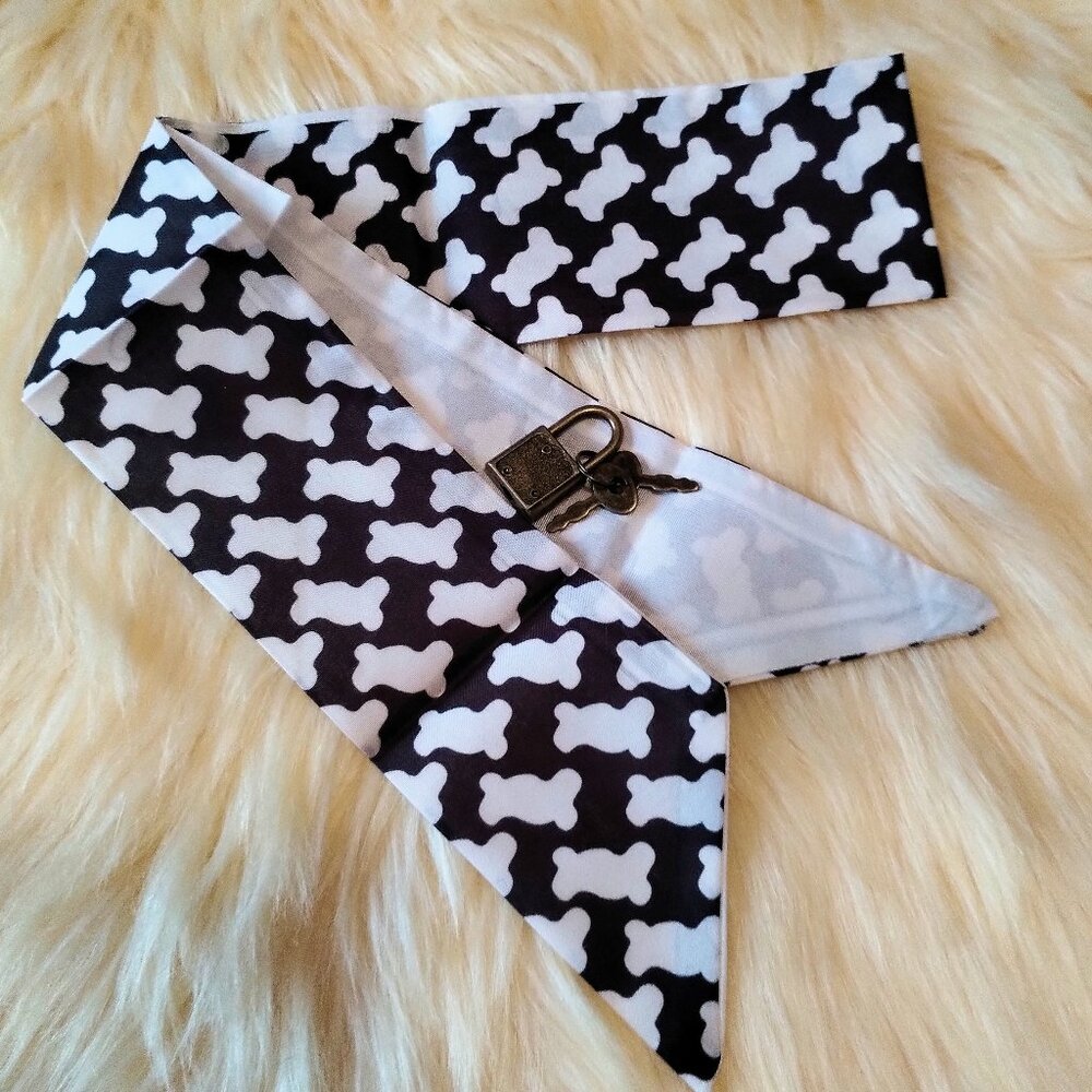 Woof! Dog Bone Scarf and Lock and Key Set - Picture 2 of 4